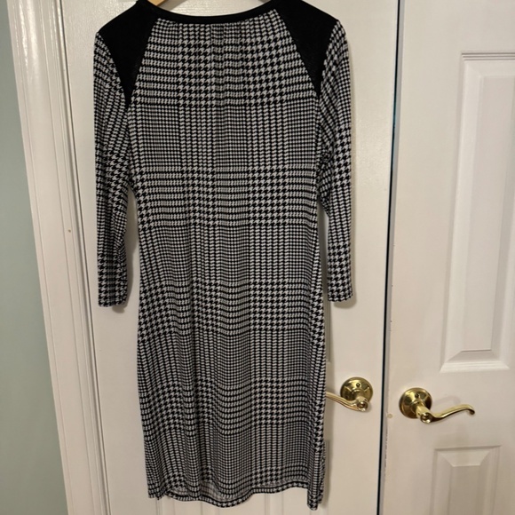 3/4 Sleeve Faux Wrap Keyhole Neck Dress - Picture 3 of 7